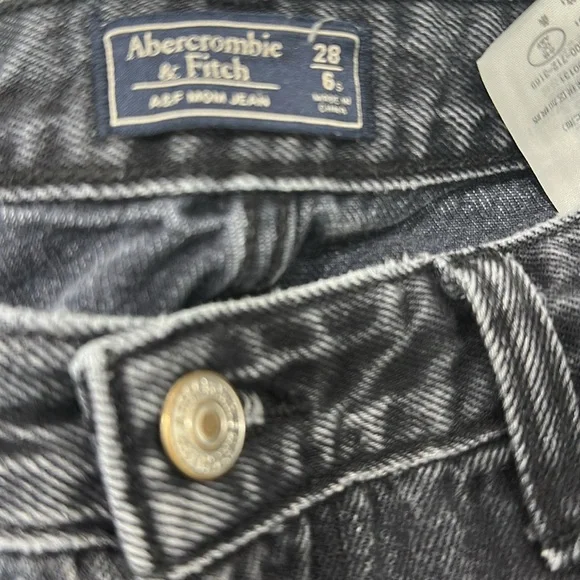 Abercrombie & Fitch Black Denim Wash Raw Hem Mom Jean Size 28 - Picture 5 of 5